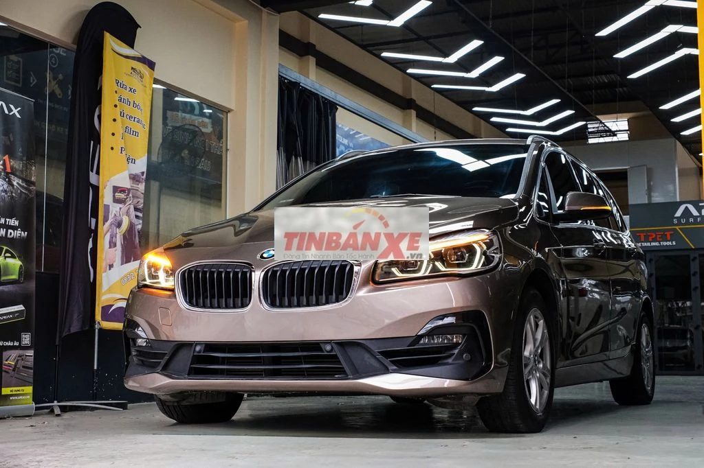 BMW 218i 2018 Nâu ánh bạc 64.000 km