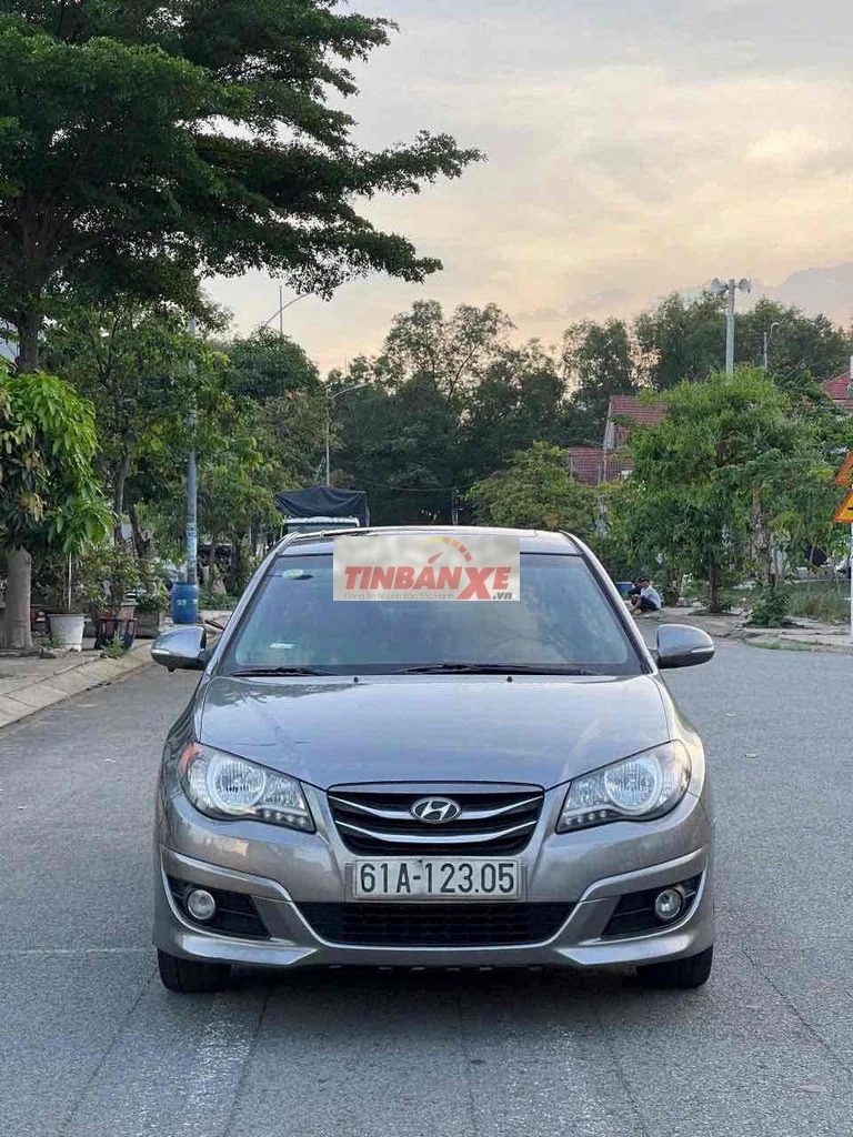 Hyundai Avante 2013 Xám 115000 km
