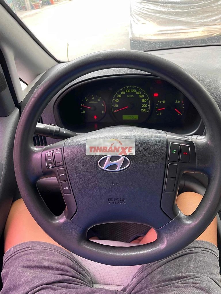Hyundai Starex 2014 3 chỗ Đen
