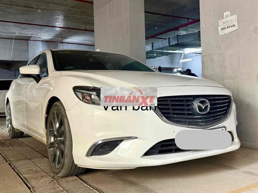 Mazda 6 2017 2.0 Premium Trắng 10 vạn km