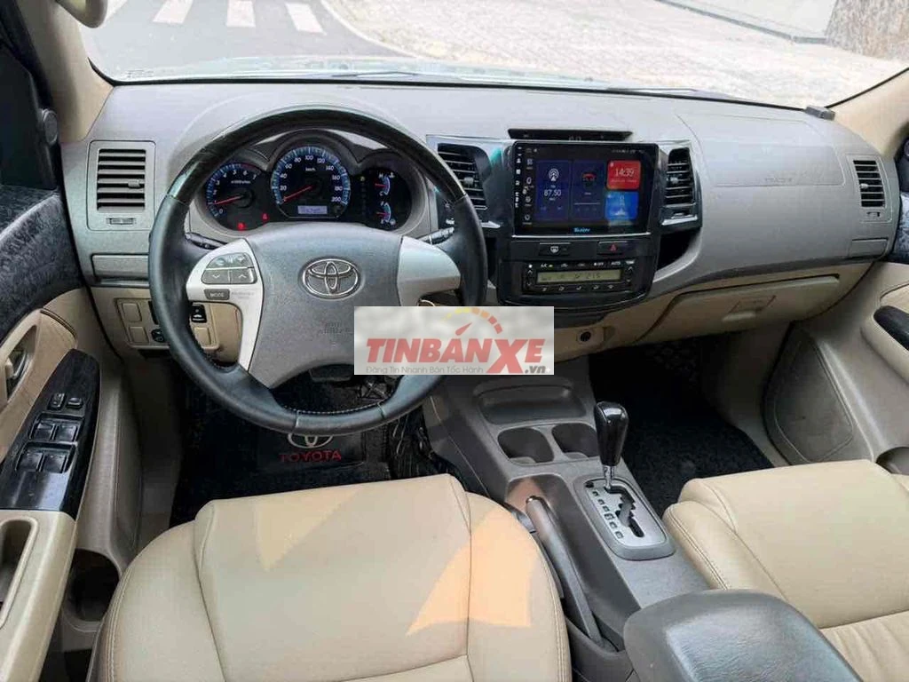 Toyota Fortuner Bạc 7 chỗ