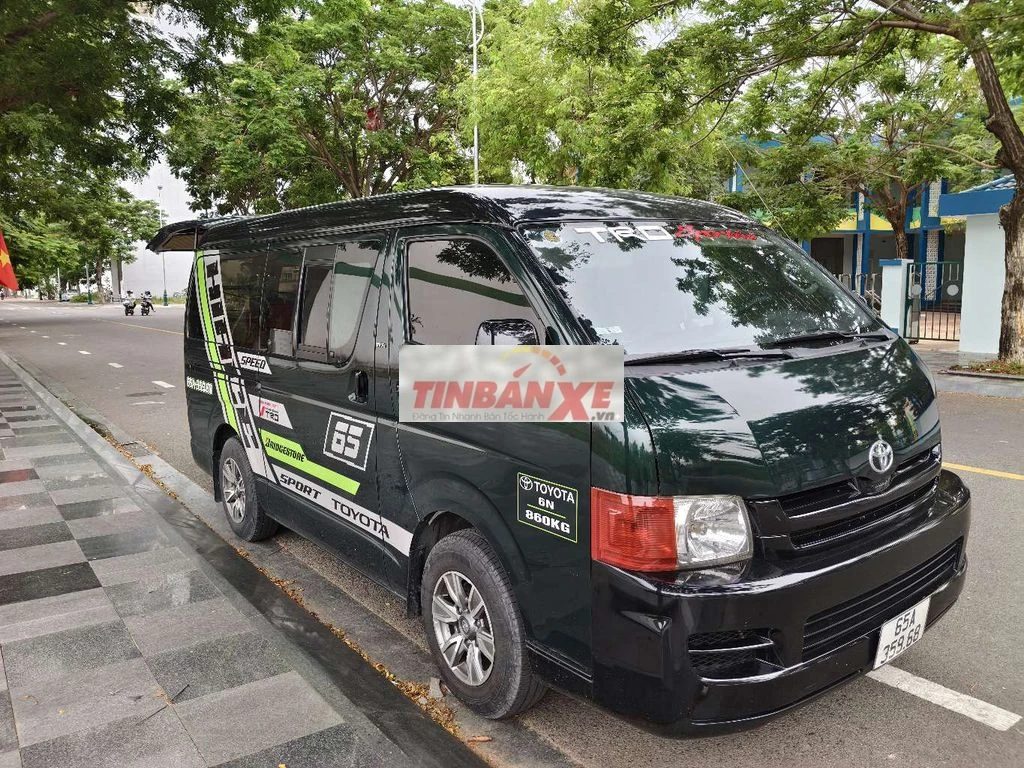 Toyota Hiace Xăng 6 chỗ 860kg Xanh đen