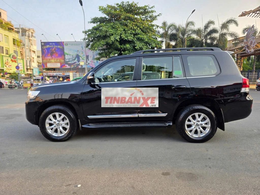 Toyota Land Cruiser Đen
