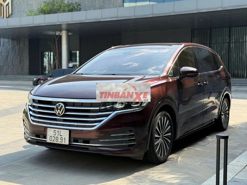 Volkswagen Viloran Luxury Đỏ - nội thất Nâu