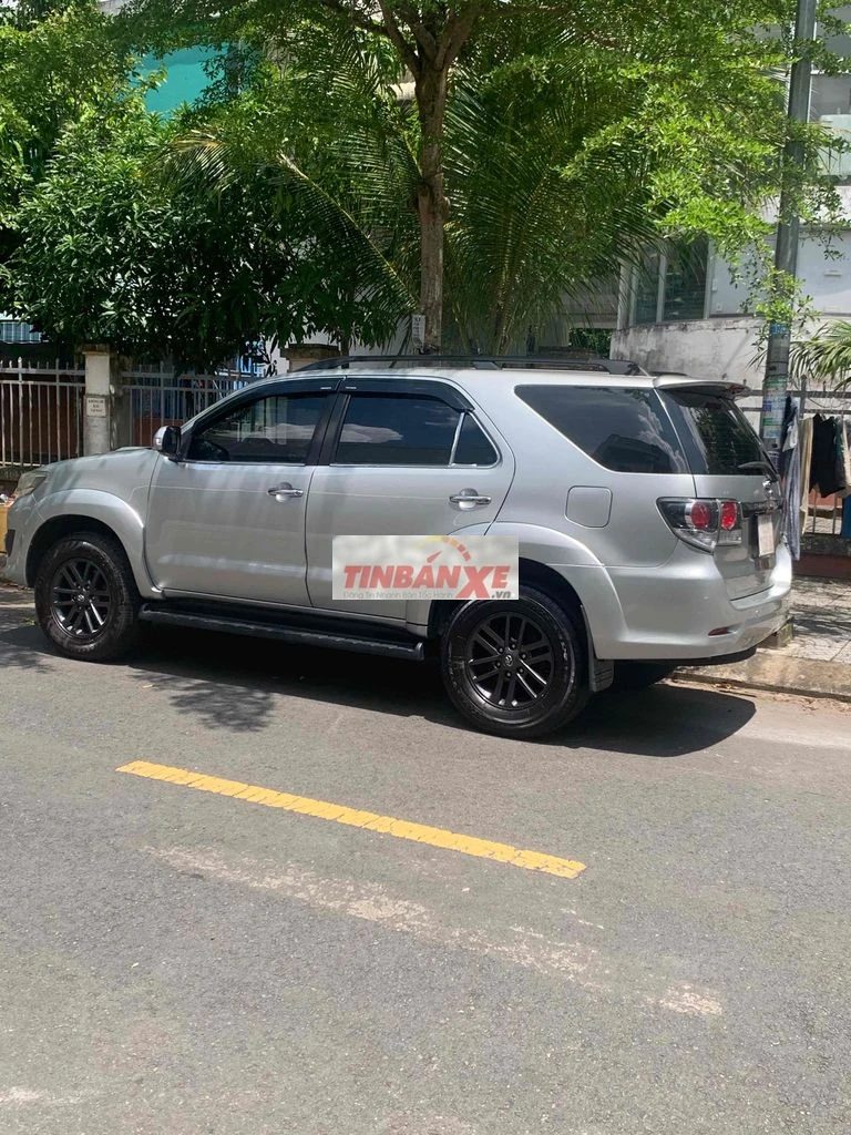 Toyota Fortuner 2015 Bạc 350.000 km