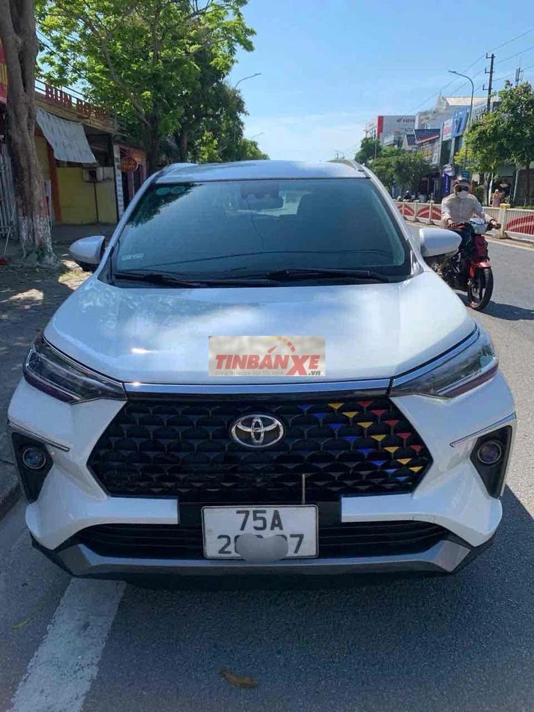 Toyota Veloz Cross Trắng 7 chỗ ban cao TOP
