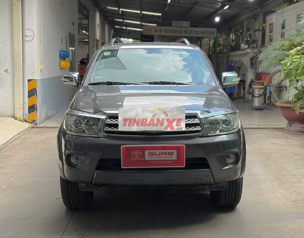 Toyota Fortuner V 2009 Xám 125793 km