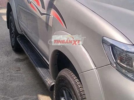 Toyota Fortuner 2011 Bạc