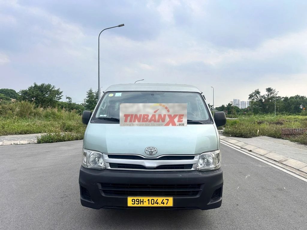 Toyota Hiace van 6 chỗ 2011 Dầu