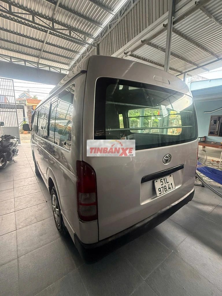 Toyota Hiace 2005 Van