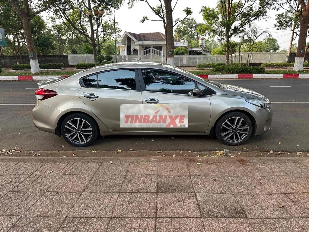 gd cần bán Kia Cerato 2016 STD Luxury Vàng cát