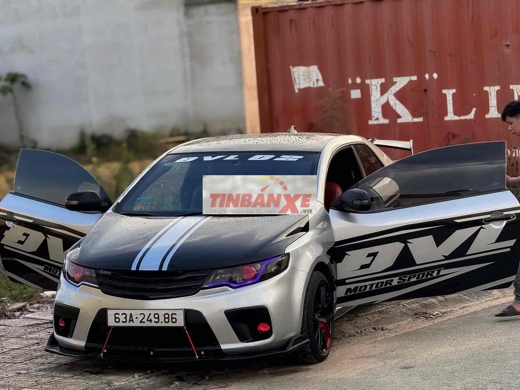 Kia Forte màu Bạc