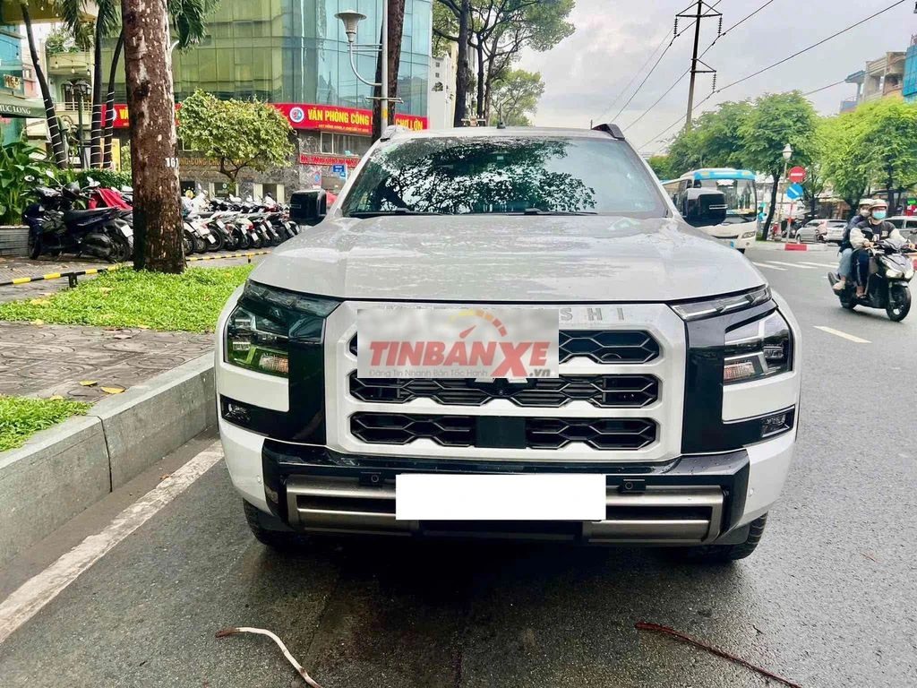 Mitsubishi Triton GLS 2 Cầu 4x4 - Odo 806 Km