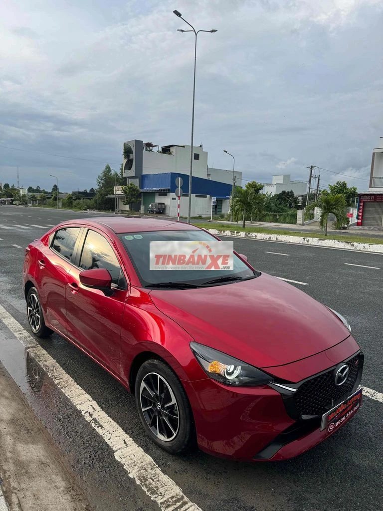 Mazda 2 Luxury 2024 Đỏ 7.800 km lh@939.4bốn4.9hai1