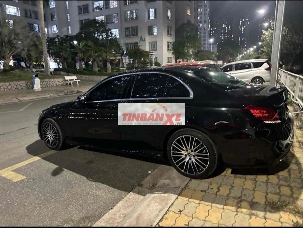 Mercedes C180 Model 2021, Đen, 45.000 km