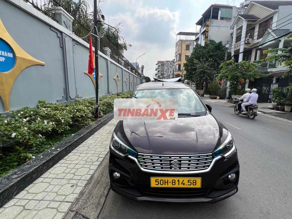 Suzuki Ertiga 7 chỗ màu Nâu