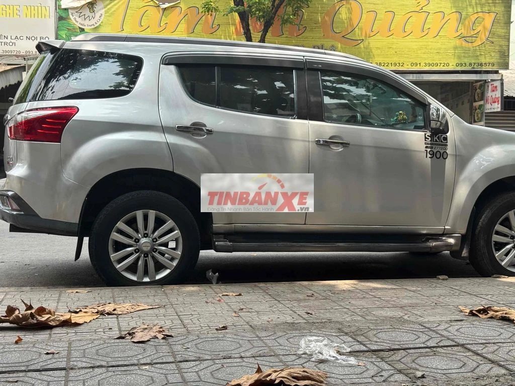 Isuzu Bạc