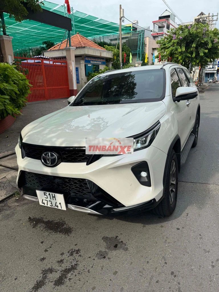 Toyota Fortuner Legender 2021 Trắng