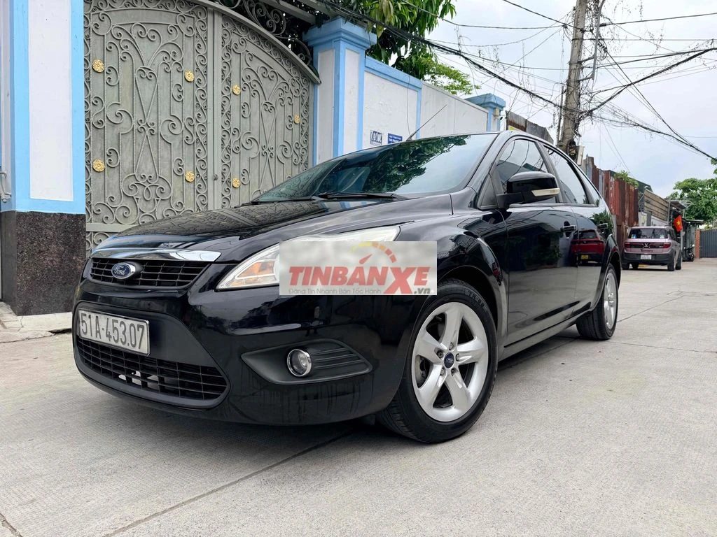 Ford Focus Hatchback 1.8 số tự động sx 2013