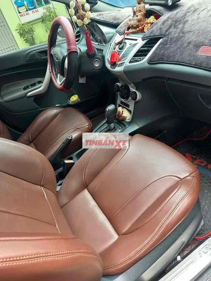Ford Fiesta 2011 Trắng Số tự động