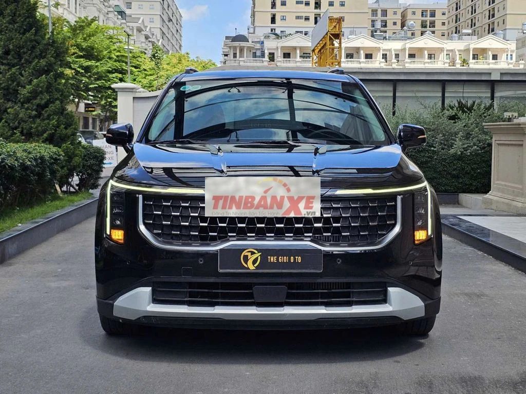 KIA Carnival Luxury 8 ghế 2024 Đen 26.000 KM