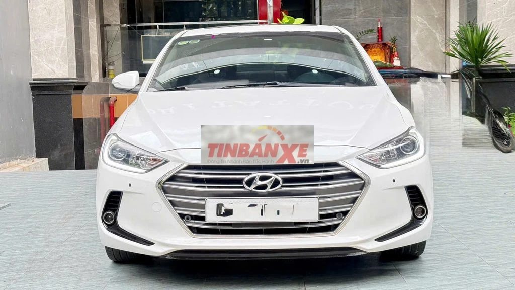 Hyundai Elantra 2.0AT Trắng 2018 -68000km