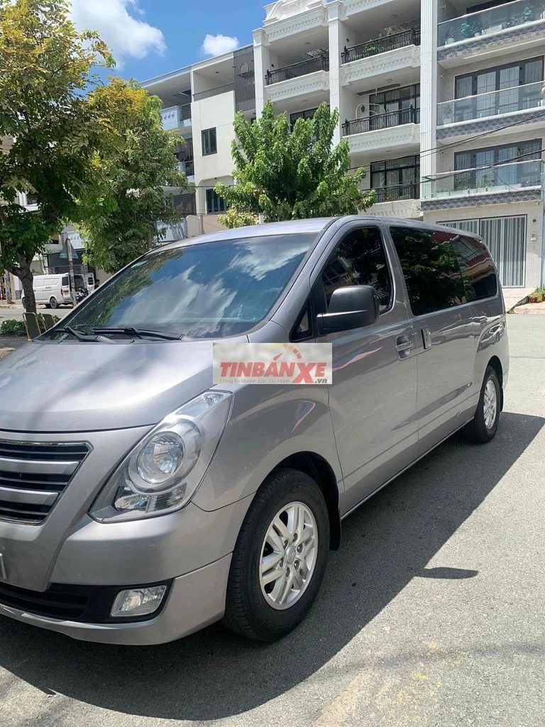 Huyndai Grand Starex 9c máy dầu số sàn sx cuối 217