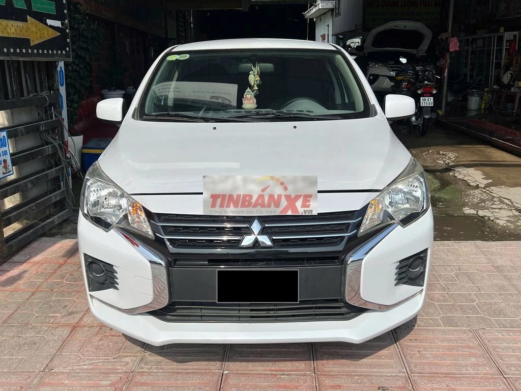 Mitsubishi Attrage model 2022 số sàn màu trắng