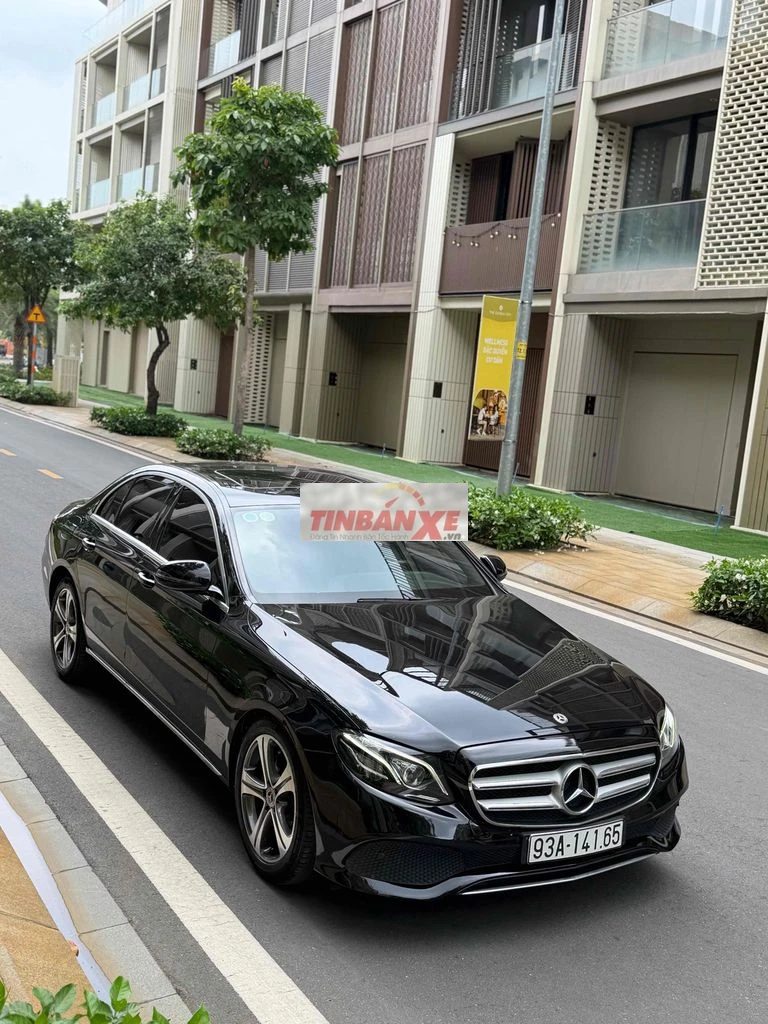 Mercedes e250 2018 đen 11v 1 chủ cá nhân