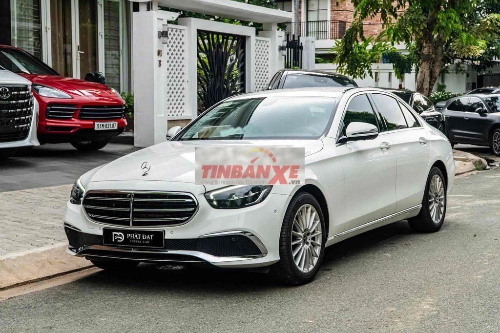 Mercedes E200 Exclusive 2023 3000 Miles Bank 90%