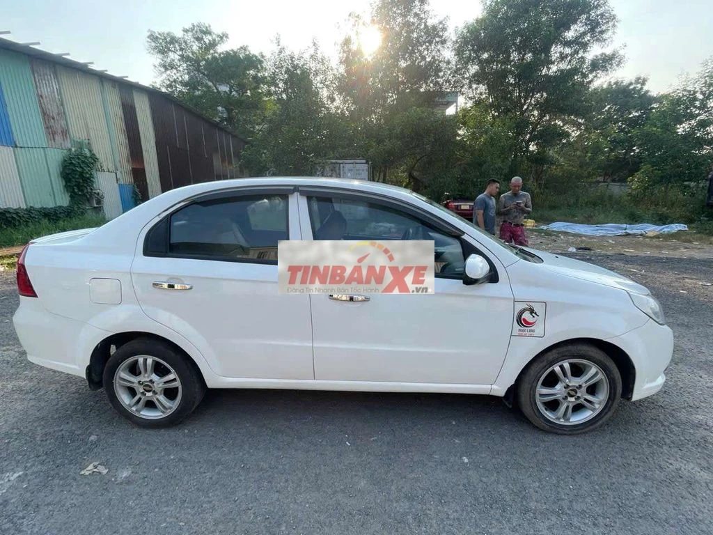 Chevrolet Aveo Trắng