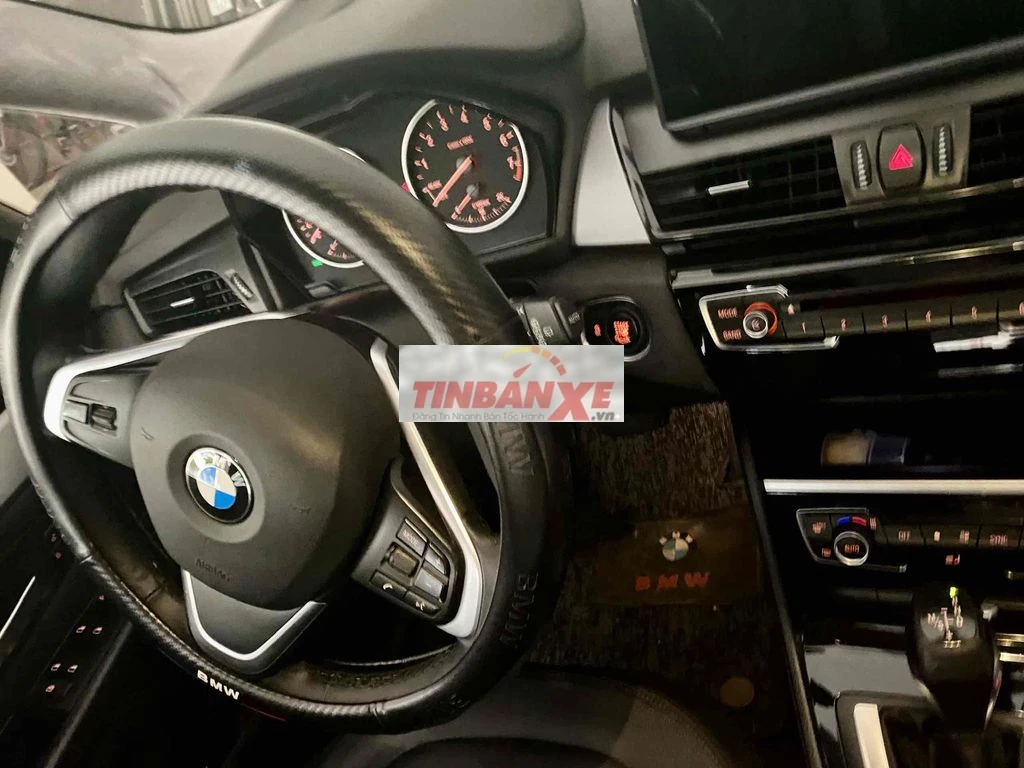 BMW 218i 2016 125000 km Xám