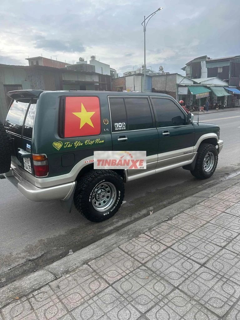 Isuzu Trooper xe cực mới 2 cầu xe giọn chơi tâm h