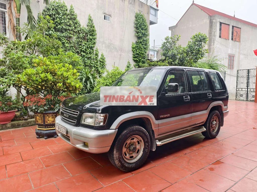 Isuzu Trooper SUV 5 chỗ Đen