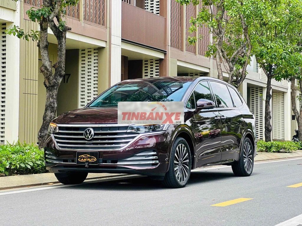 Volkswagen Viloran Luxury 2024 Đỏ 17.000km