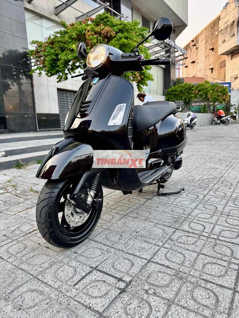 GTS Super 300 Quasar Đen 06/2019