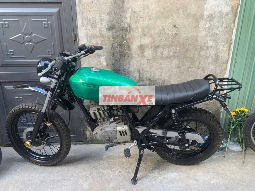 Suzuki GN125 Tracker Xanh