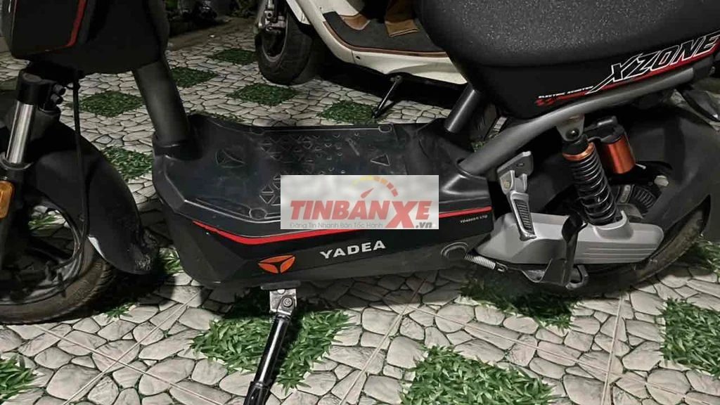 Xe máy điện Yadea Xzone Đen