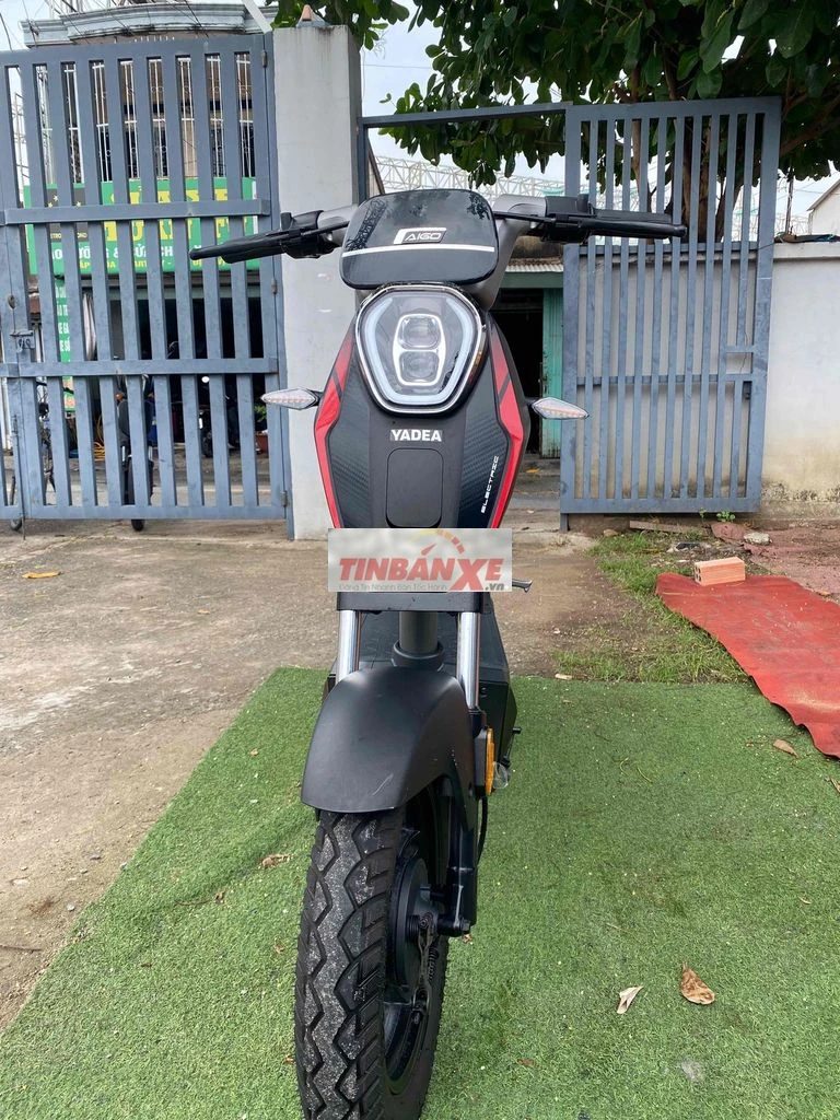 Xe máy điện Yadea X-Zone Đen