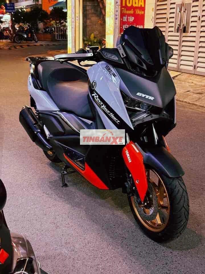 Yamaha Xmax 300 2025 Xám 4000 km