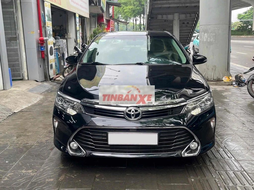 Cần bán Toyota Camry 2.0e sx 2019 siêu mới