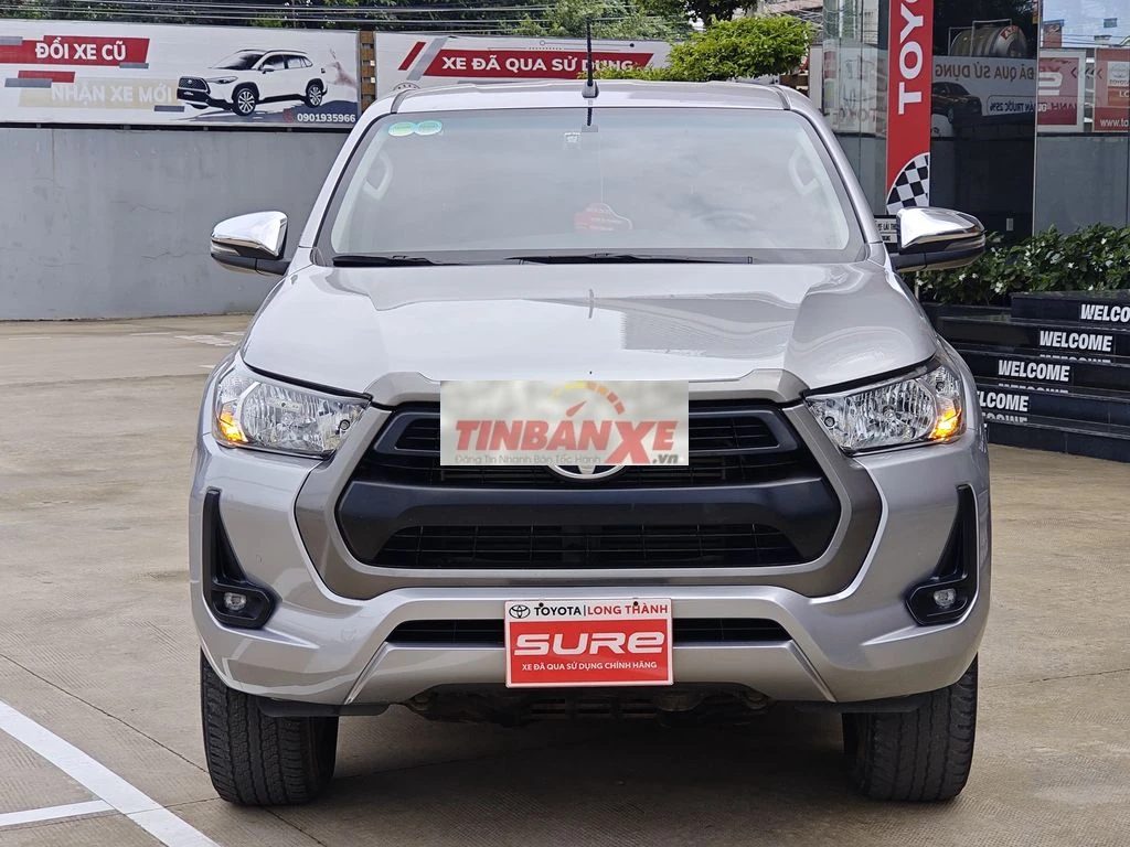 Toyota Hilux 2021 2.4AT Bạc