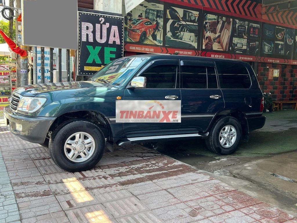 Toyota LandCruiser GX model 2002 MT máy xăng 2 cầu