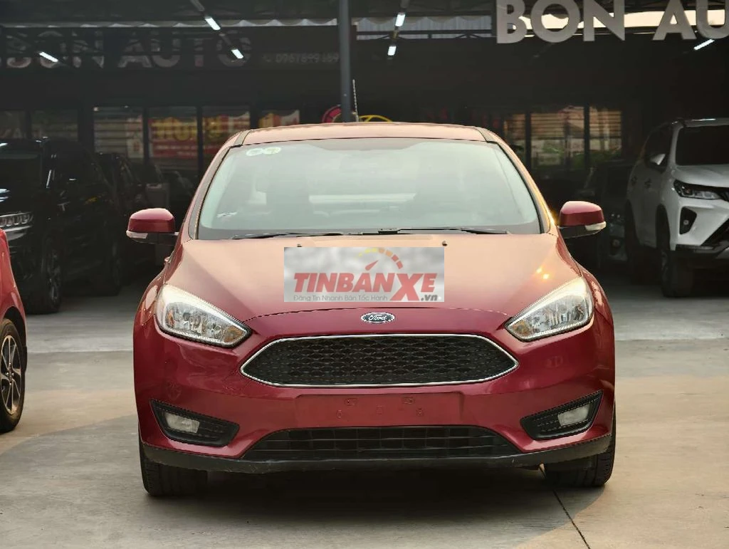 Ford Focus 2017 trend màu đỏ