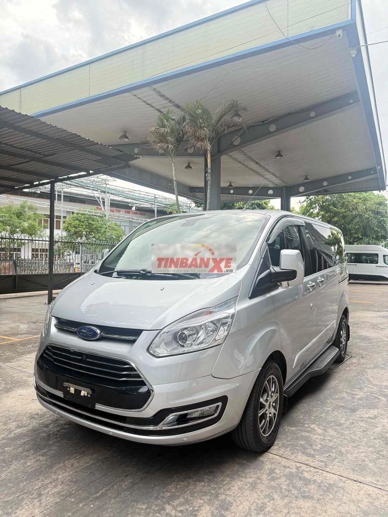 Ford Tourneo Titanium 2019 xe đẹp nguyên bản