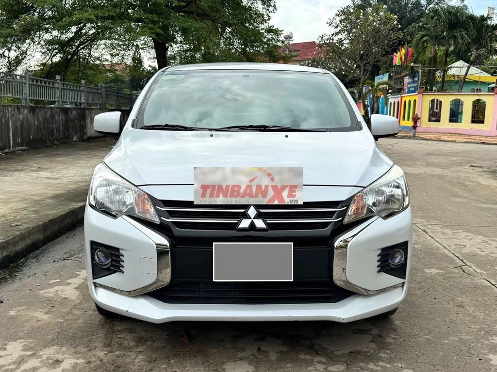 Mitsubishi Attrage model 2022 số sàn màu trắng