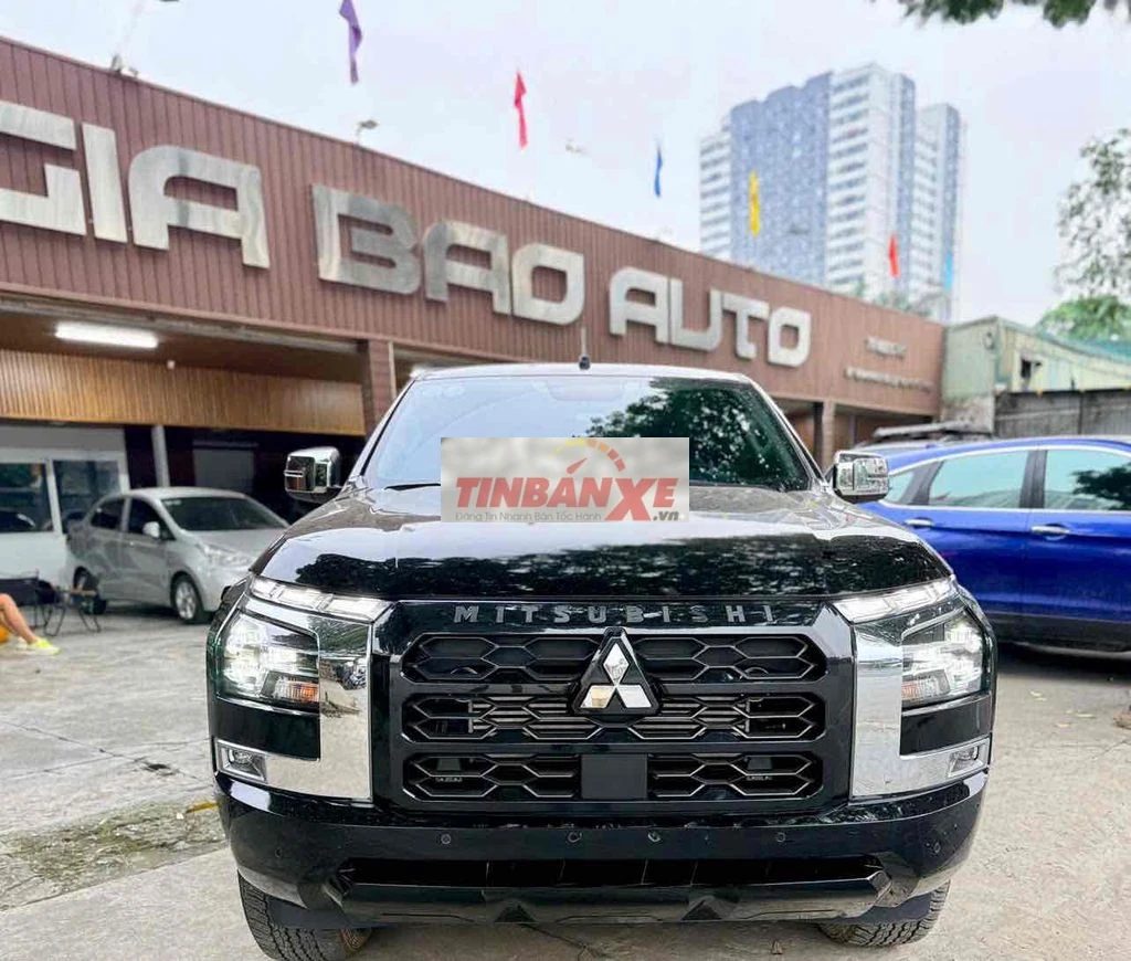 Triton AT Premium 2025 sơn zin cả xe