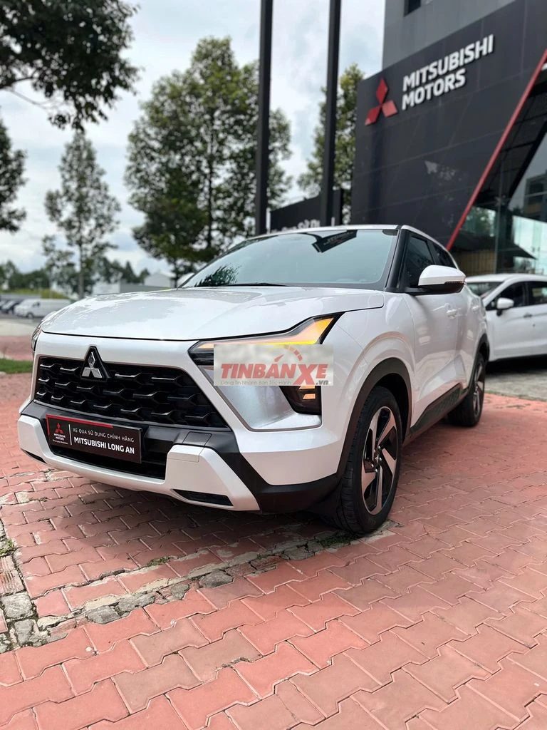 Mitsubishi Trắng