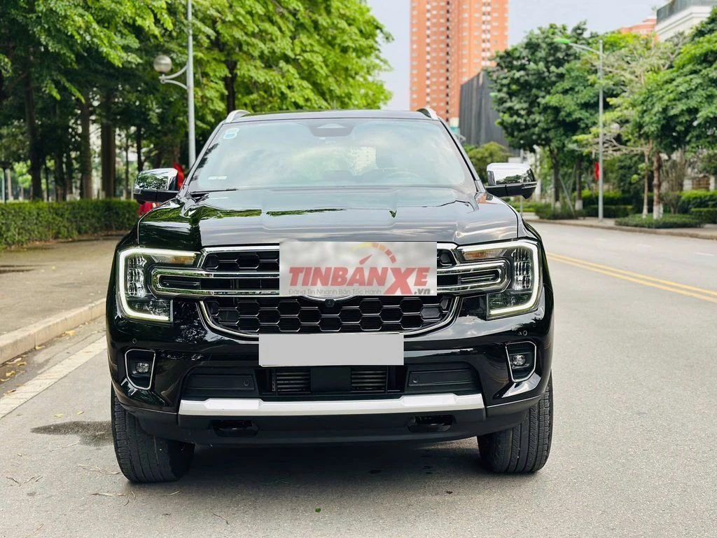 Ford Everest Titanium 2024 2.0L 4x2 AT