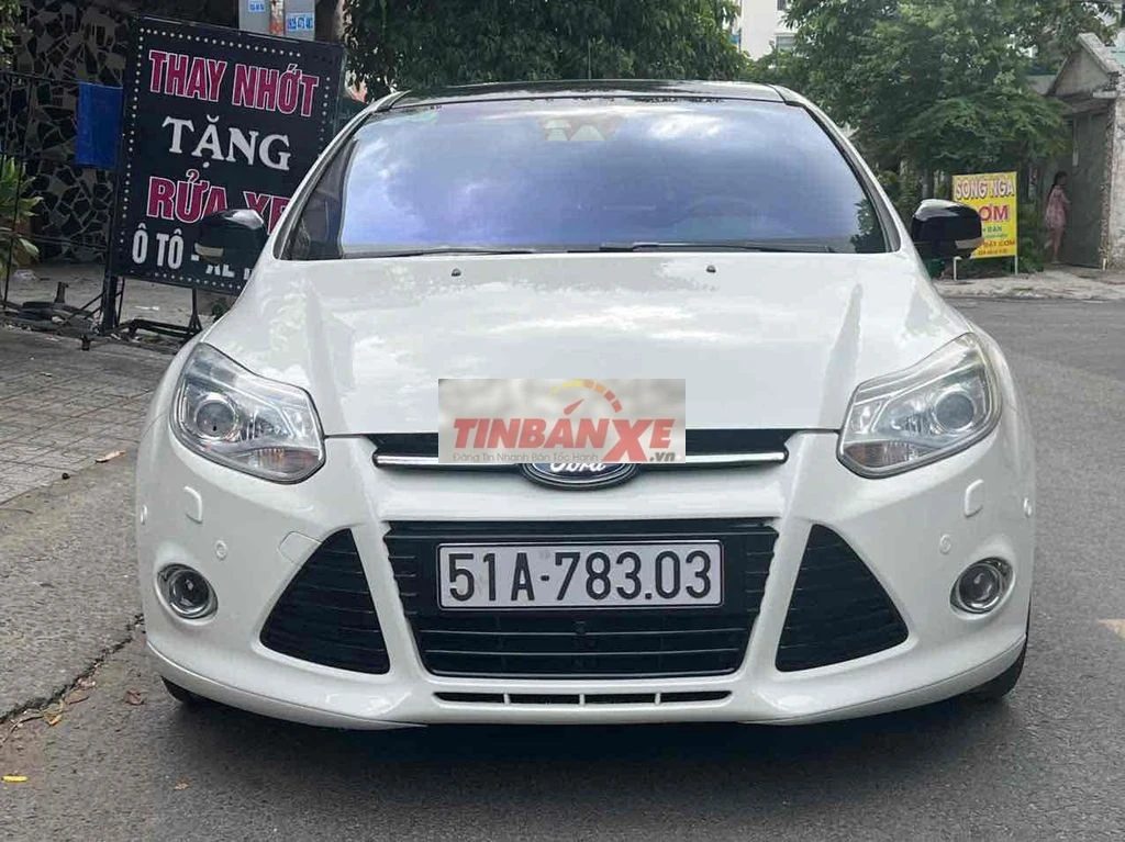 Ford Focus Sport Hatchback Trắng - Xe Zin